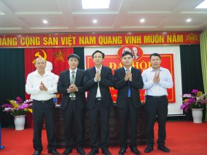 Đảng Bộ Trường chúc mừng các đồng chí Chi ủy Chi bộ Giáo viên 2 Nhiệm kỳ 2020-2022